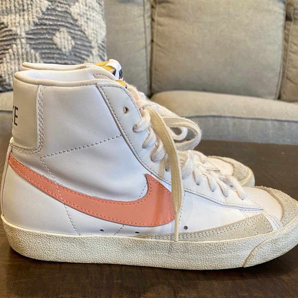Nike Blazer Mid 77 white atomic pink